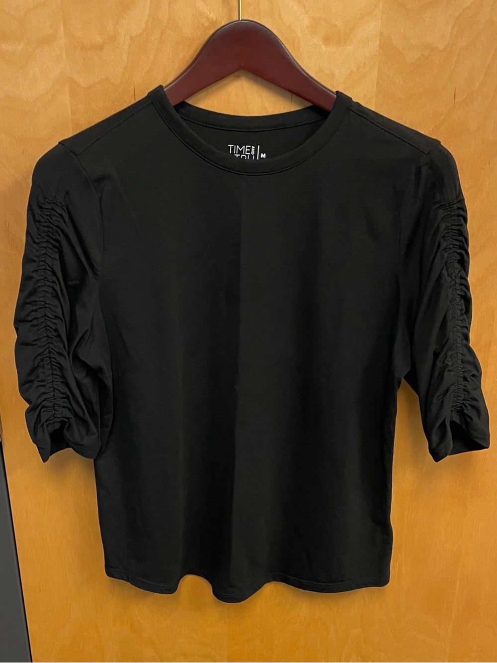 Time and Tru Women’s Ruched Elbow Sleeve Tee Black Size Medium - Picture 6 of 10